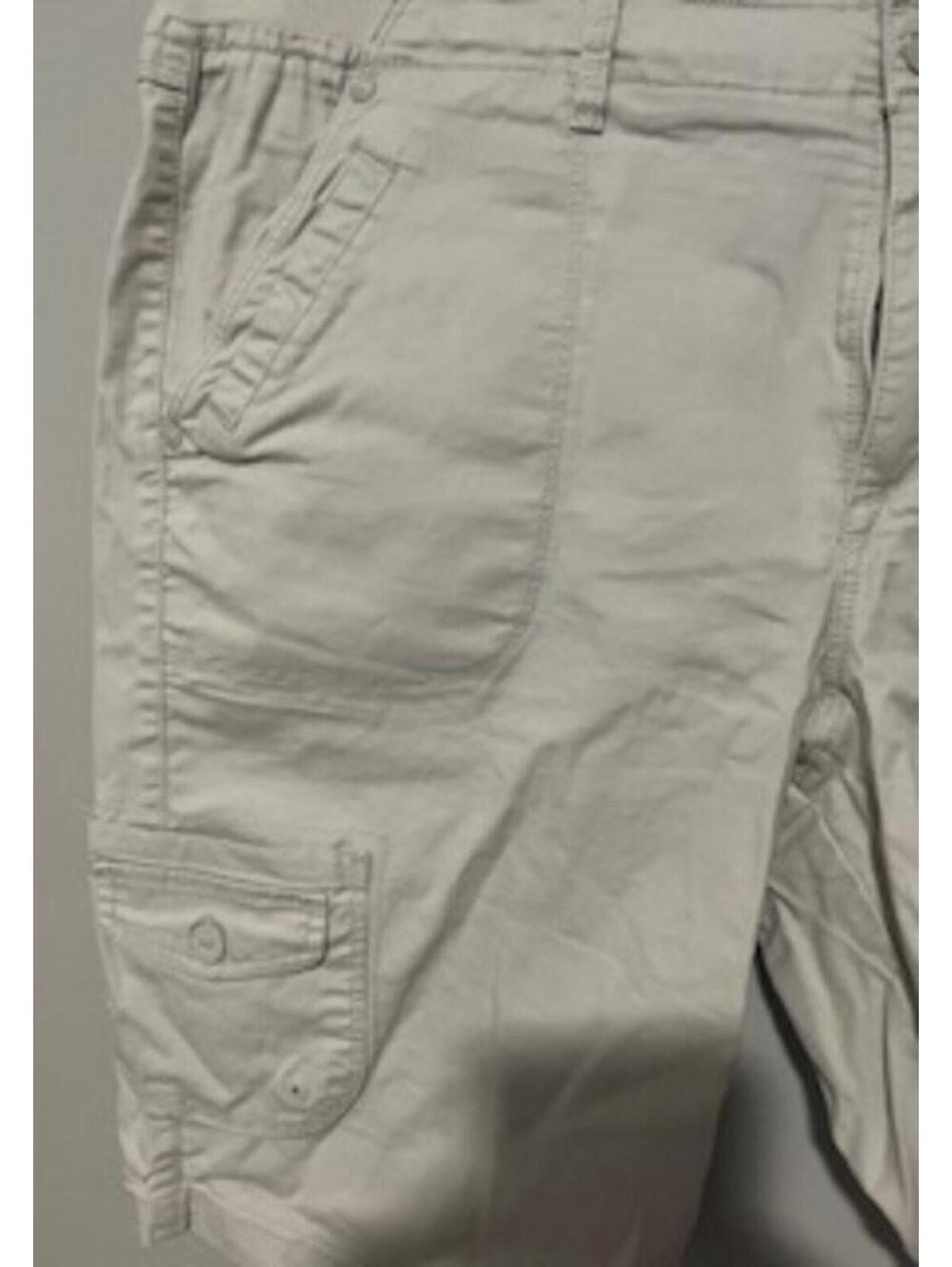 Gloria Vanderbilt Beige Cargo Shorts with Multiple Pockets size 12 - Picture 4 of 7